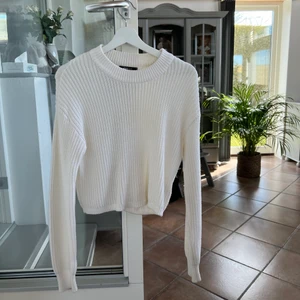 Vit stickad tröja från ginatricot - Vit stickad tröja från ginatricot som inte kommer till användning, superskön! Storlek xs men passar mellan Xxs-S, kom privat vid frågor och funderingar. Pris kan alltid diskuteras 