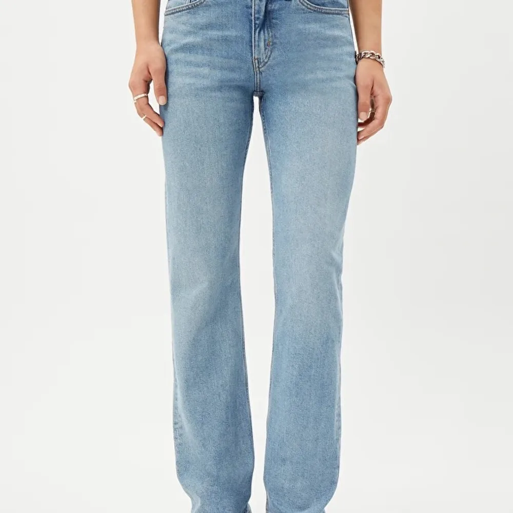 Säljer dessa as snygga weekday jeans i modellen 