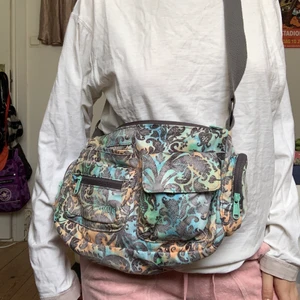 Väska - Väska med massor av fickor, Axel och crossbody, rymmer allt man behöver 💖💖💖