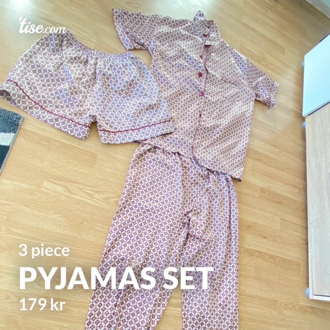 Pyjamas set 