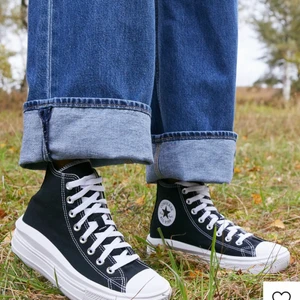 Converse chuck taylor all star move  - Säljer converse, storlek 40. I bra skick. Nypris 970 kr. 