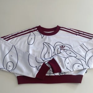 Adidas Vintage  - Säljer denna vintage adidas tröja som är knappt använd och i superbra skick!!!  Köpt för många många år sen så vet inte ens om dom görs längre! Storlek small