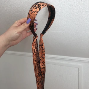 Diadem  - Oanvänd diadem från Asos! Köpt för 120kr och aldrig använt bara legat i byrån! Kan fraktas eller mötas upp i malmö/Lund/Arlöv! 