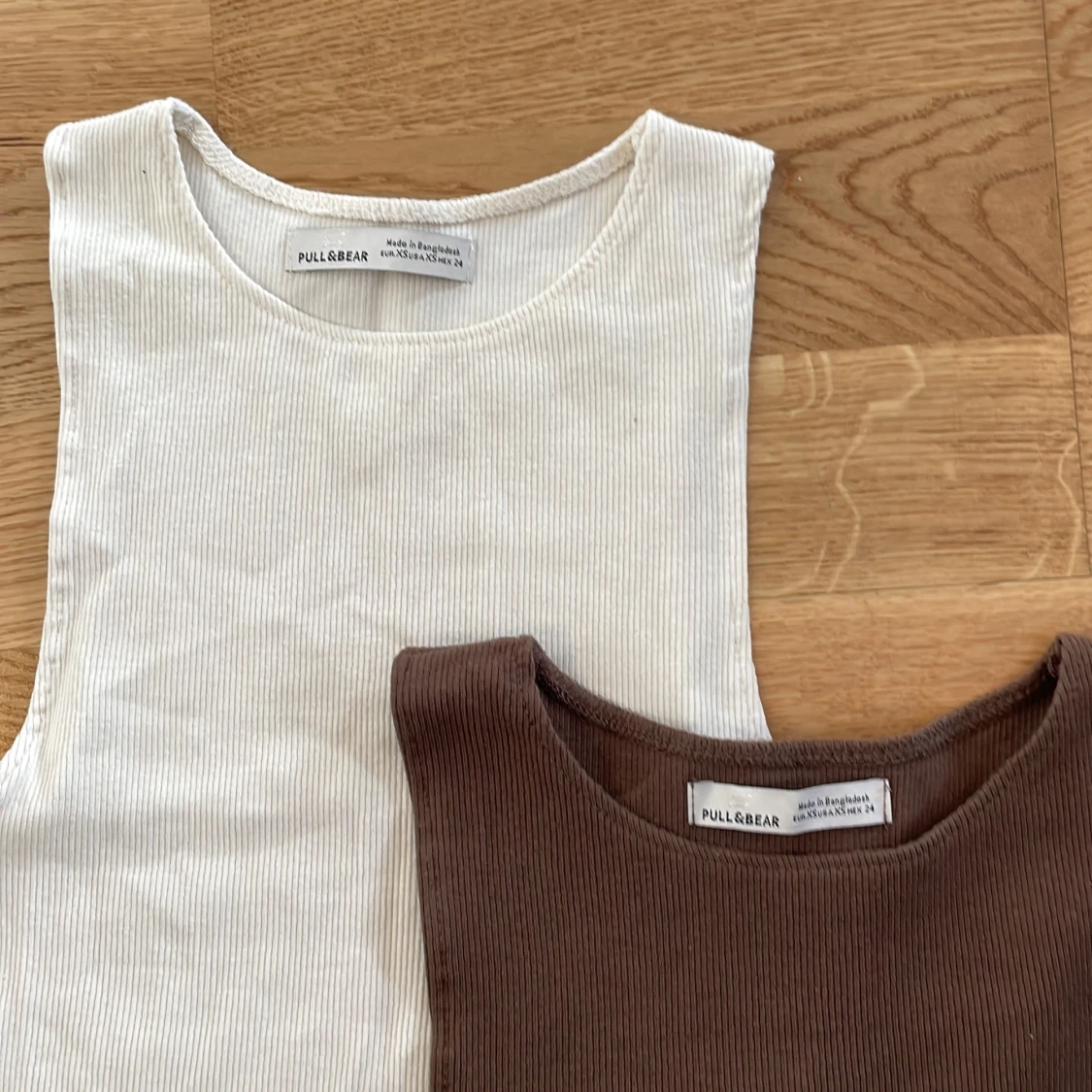 Två korta toppar Pull and bear - 90