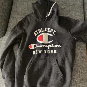 Kofta - Kofta ifrån champion i storlek S.