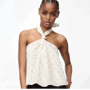 Zara topp - Säljer denna toppen från Zara som aldrig är använd och så fin (säljer även kjolen som passar till) Bud:300kr köp dirket för 460kr