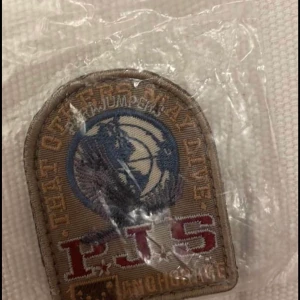 Parjamper märke  - Jag säljer oanvänd parjamper märke. I beige. Den öppnand. Helt ny. Jag inte använd den. Superfint sick. Kommer inte till användning 