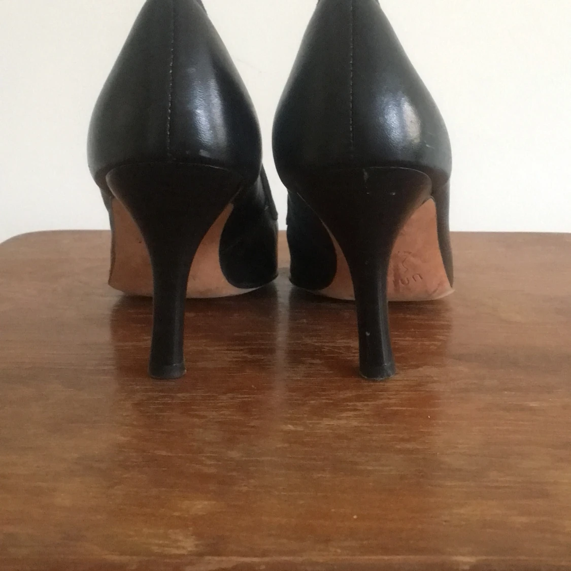 Högklackade svarta skor - 91