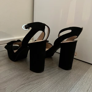 Fina klackar - Jätte snygga klackskor tiamo, använda under en skolavslutning. Perfekt inför balen. 