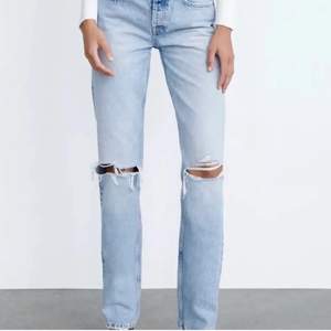 Säljer nu dessa super fina jeans till våren💗🌟Mid Rise. Skicka för fler bilder 