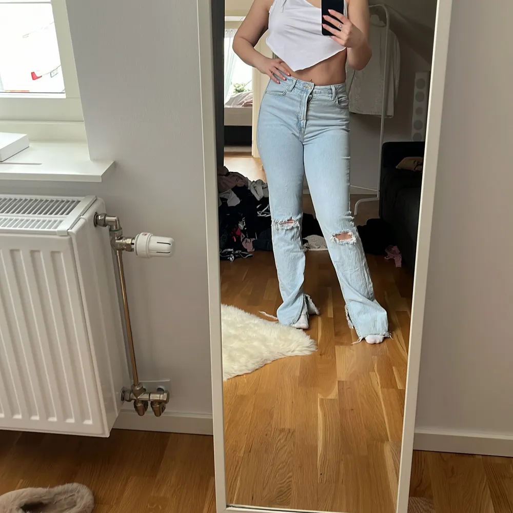 Bootcut jeans med sluta från zara. Jeans & Byxor.