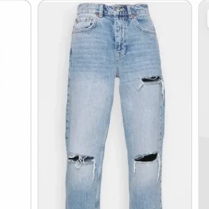 Gina tricot byxor - Säljer dessa snygga byxor för jag helt enkelt växt ur dem o kommer inte i dem längre. Jätte fina o får en fin passform i dem. Jätte sköna. Byxornas nypris är 600.( helt slutsålda på hemsidan) Står ej för frakt💗