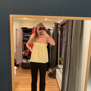 Fin topp H&M💗 - Säljer min fina gula topp från hm, passar till allt💗