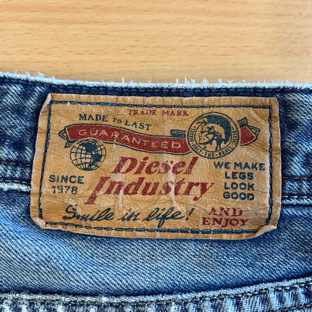 Ett par blåa diesel industry jeans i fint men begagnat skick. . Jeans & Byxor.