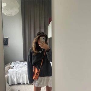 Grå tröja💗 - Så fin grå tröja i st Xs som jag inte använder så myckee❤️första bilden lånad❤️❤️