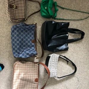 Väska - Säljer alla väskor. Skriv för pris. 100-250 kr