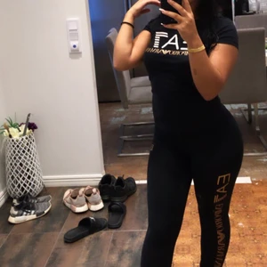 Armani  - Armani dress, leggins och t-shirts. Storlek XS. Använd fåtal gånger 🖤