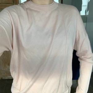 Jätteskön Filippa K tröja  - Superfin tröja från Filippa K, jätteskönt material och nästintill oanvänd eftersom jag har flera liknande:) Storlek XL men funkar på mig som är M om man vill ha den lite oversized 💞 Frakt tillkommer