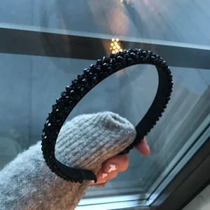  Deadem från Uropenn - Säljer mitt trendiga deadem från Uropenn som jag inte använder längre. Deademet har inga som helst skador och är som nytt❤️‍🔥❤️‍🔥