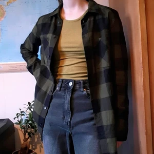 Rutig skjorta - Snygg skjorta med grönrutigt mönster.