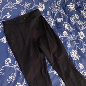 Leggings fr Vero Moda - Sköna och fina leggings som använts högst 3 gånger! Kortare i längden för folk med längre ben! 