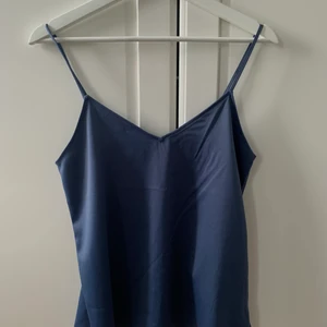  Silkes Linné  - Så fin topp perfekt till kvällen och sommaren. Aldrig använd för den är för liten. 