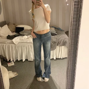Lågmidjade jeans - Lågmidjade jeans från Lee , as bra skick förutom en liten lagning (bild 3) men den är inte alls synlig! 