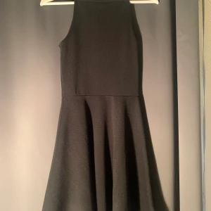 Svart klänning - Svart klänning från Hm, stl 34 Aldrig använd