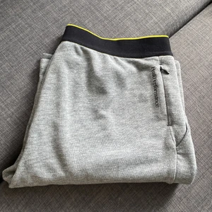 Peak performance shorts - Shorts från peak performance i använt men fint skick.  Möts i Stockholm 