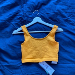 Linne - Sommarlinne som är lägre i ryggen med lapparna kvar, hämtas i Telefonplan eller så står köparen för frakt ☺️🥰