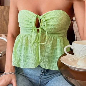 Topp - Super fin topp till sommaren. Säljer för att den sitter lite liten på mig. Den är i storlek S. Säljer för 120. Vid snabbaffär kan jag tänka mig på ner i pris. Kan frakta och mötas upp i Göteborg. 