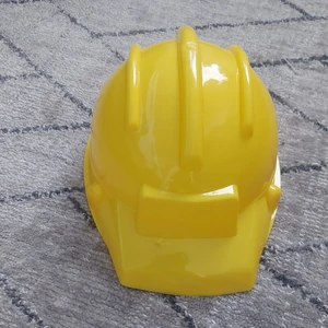 Byggmössa i plast - Nyskick  Tror frakten är 26kr 