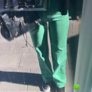Gröna byxor - Säljer dessa gröna byxorna för 200kr