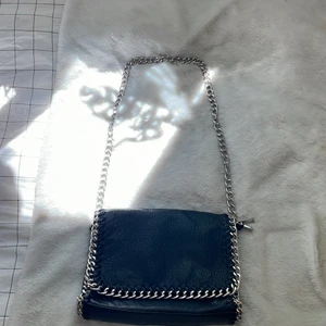 Tiamo väska - Använt några ggr, ser helt ny ut, skriv till mig eller buda💕