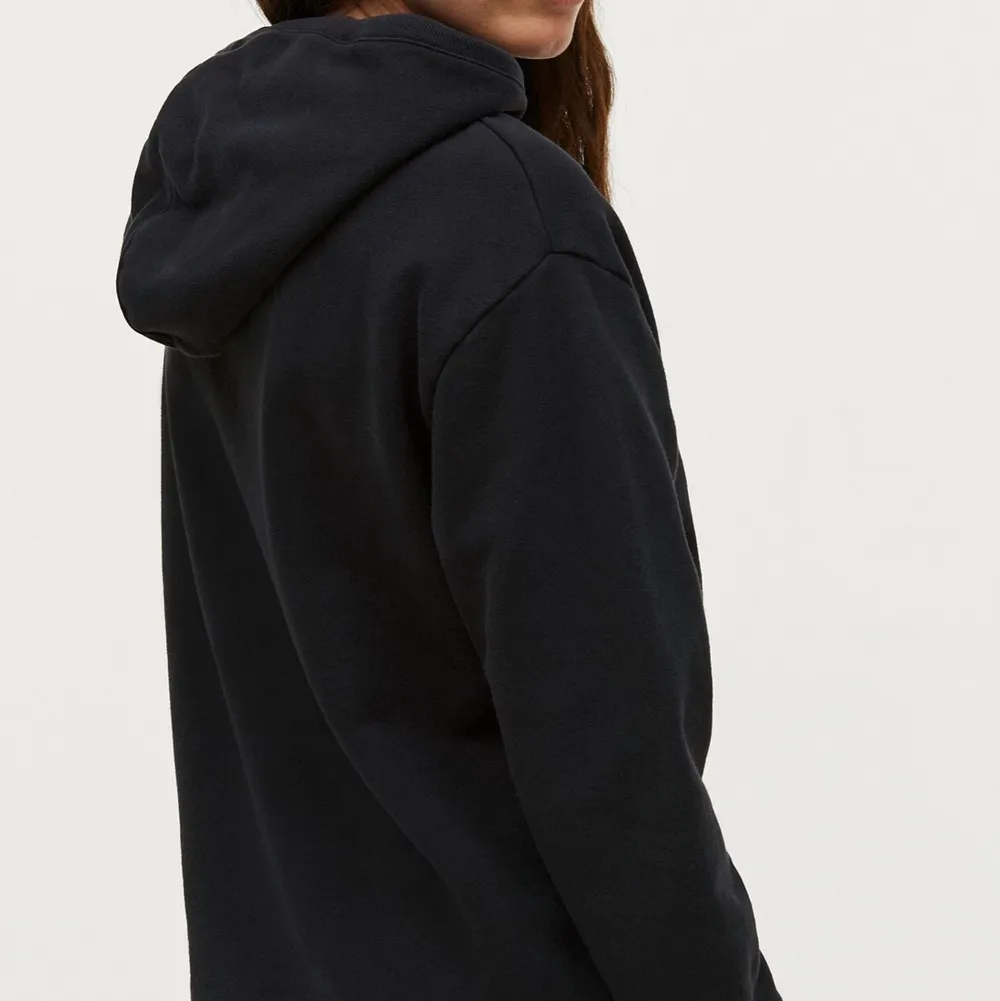 En svart hoodie från Levi’s som bara är använd ett fåtal gånger. nypris 649:-💞. Hoodies.