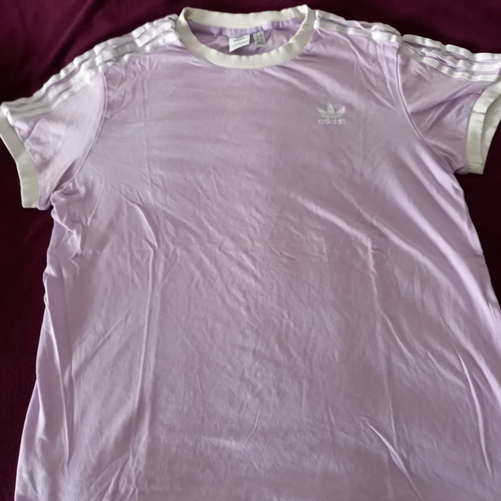 Adidas T shirt purple Size L. T-shirts.