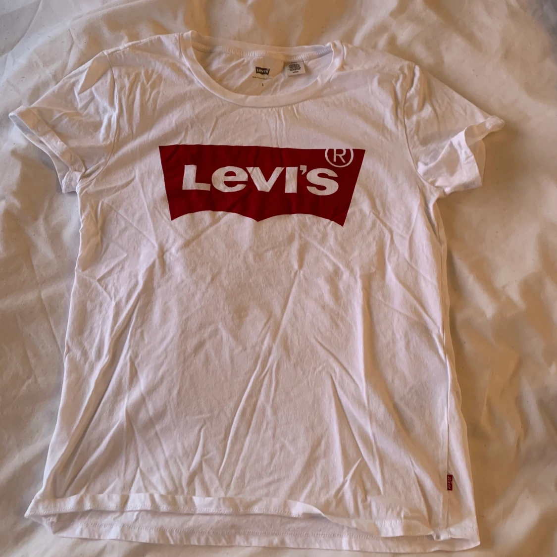 white levi’s shirt size S