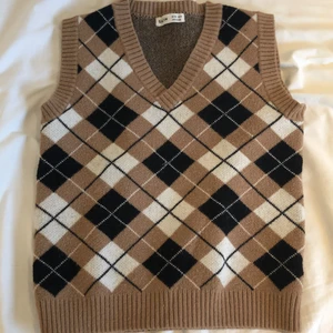 Shein tröja/väst - Jätte fin rutig väst som är i bra skick då den knappt är använd.💞🤍 