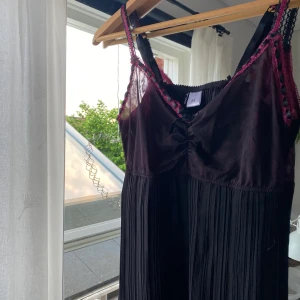 Topp - Säljer denna super söta toppen från twilfit som är perfekt nu till sommaren. Kom med egna prisförslag !!