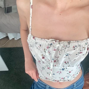 Blommigt linne - Gullig handsytt linne köpt här på plick passar xs/s