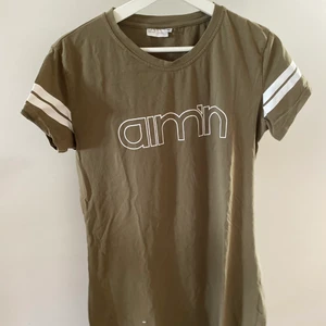 Aimn klänning  - Storlek M , knä lång 