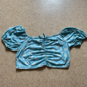 Kjol och topp från shein - Ett set från Shein. Kjol och topp bara provat en gång. Material 95% polyester 5%elastane 