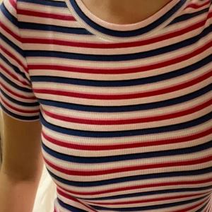 Randig klänning! - Söt klänning från hm! Är storlek s, men passar på mig som är 183 cm! Superfin 😜