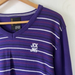 Randig långärmad  - Långärmad tröja från Jack & Jones, sparsamt använd. Fri frakt. 