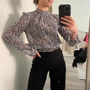 Blus - Jättefin blus som tyvärr inte kommer till användning längre🥰 Frakt 26 kr