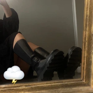 Pull & Bear boots - Säljer mina otroligt snygga boots från Pull & Bear. Dom är använda ytterst få gånger och är i så gott som nyskick. ⚡️ nypris 700kr