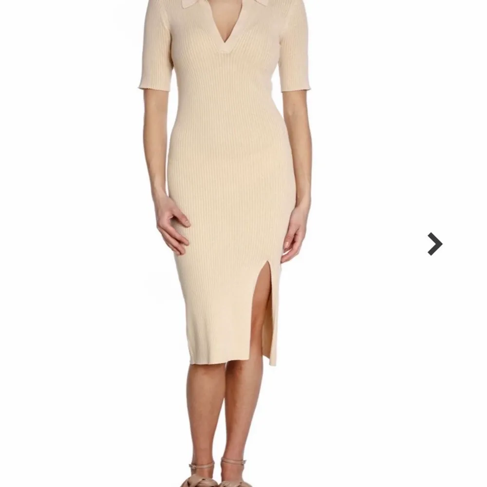 Ribbad klänning från Neo Noir i modellen, Tine knit dress sand. Klänningen kostar 899 i nypris. . Klänningar.