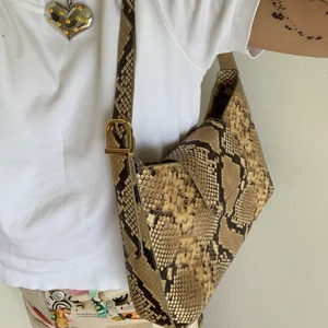 Rouje Paris väska - Rouje Paris väska i skinn. Använd kanske tre gånger. Köparen står för frakten 