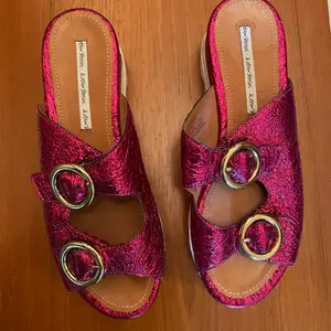 Rosa skimrande platå-sandaler