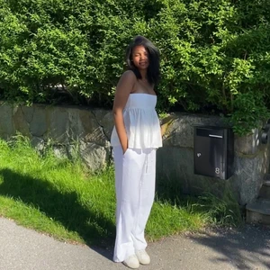 ESTELLE Linne Bandeau Topp - Följ våran insta @noeliawear för mer info angående när vi lanserar denna linnetopp bland annat🤍